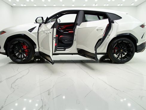 Used 2022 Lamborghini Urus AWD/4WD image 4