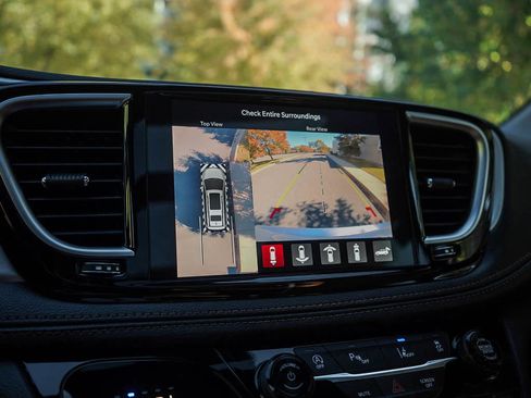 New 2026 Chrysler Pacifica Pinnacle image 25