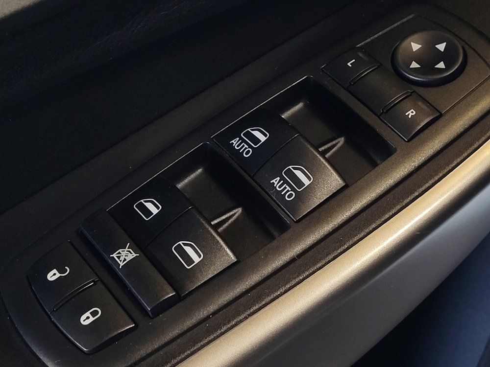 Used 2019 Jeep Cherokee High Altitude FWD image 27