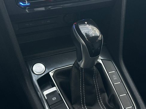 Certified 2023 Volkswagen Tiguan SE FWD image 22