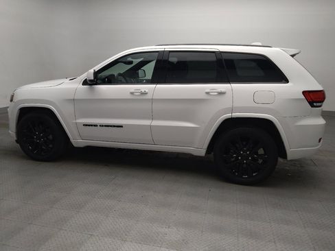 Used 2020 Jeep Grand Cherokee Altitude RWD image 3
