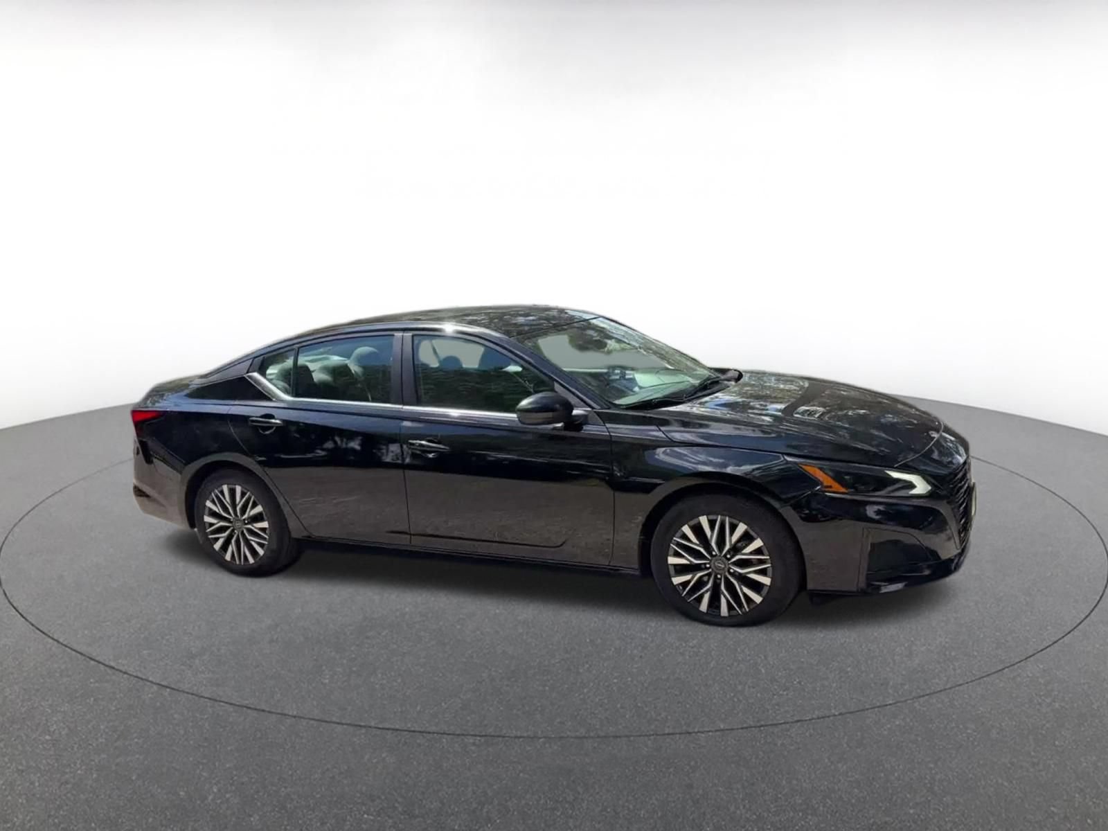 Used 2026 Nissan Altima 2.5 SV FWD image 2