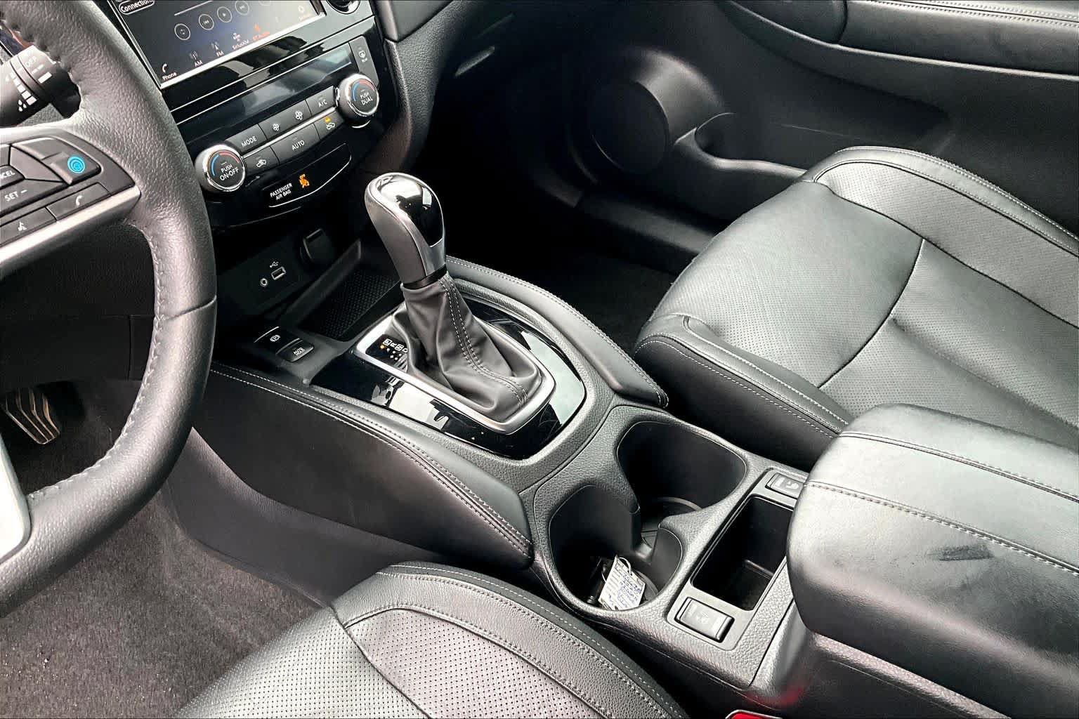 Used 2020 Nissan Rogue SL w/ Premium Package FWD image 16
