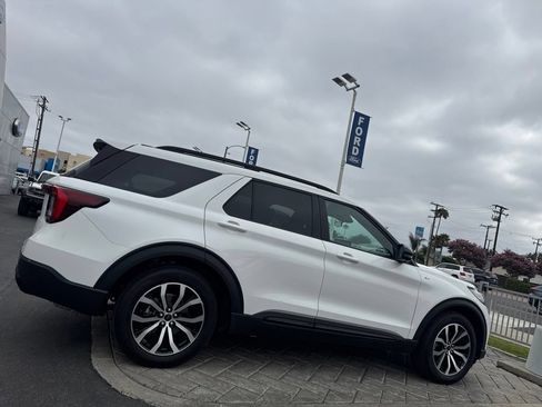 Used 2025 Ford Explorer ST-Line RWD image 2