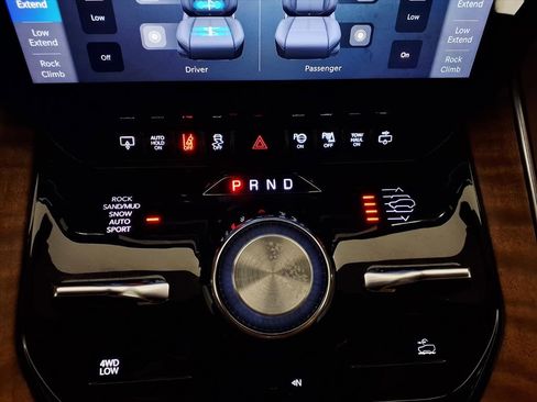 Used 2022 Jeep Grand Wagoneer Series III w/ Rear Seat Video Group 1 image 22