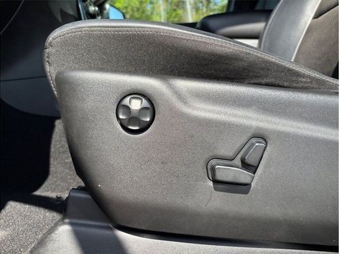 Used 2020 Jeep Grand Cherokee Altitude RWD image 18