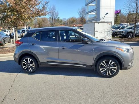 Used 2019 Nissan Kicks SR image 2