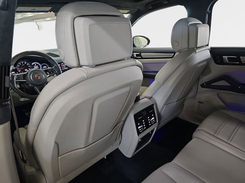 Used 2023 Porsche Cayenne S image 16