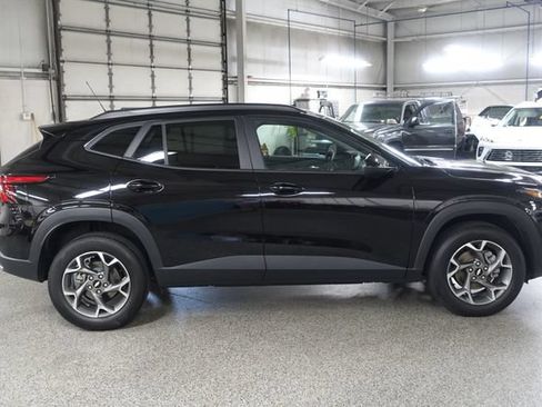 Used 2025 Chevrolet Trax LT w/ Driver Confidence Package FWD image 8