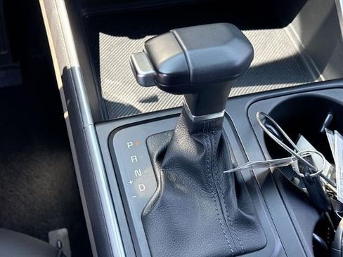 Used 2026 Kia Carnival FWD image 16