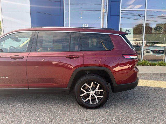 Used 2023 Jeep Grand Cherokee L Limited AWD/4WD image 3