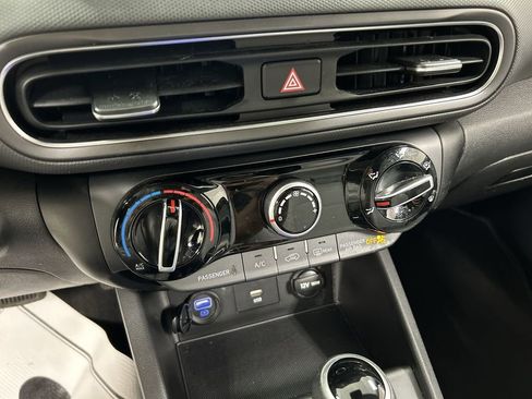 Used 2023 Hyundai Kona SEL AWD/4WD image 16