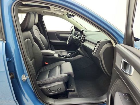 Used 2023 Volvo XC40 B5 Plus w/ Driver Assist Package image 14