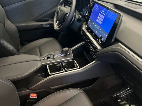 Certified 2025 Lexus TX 350 FWD w/ Technology Package image 17