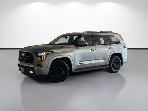 Used 2023 Toyota Sequoia SR5 w/ SR5 Premium Package AWD/4WD image 1