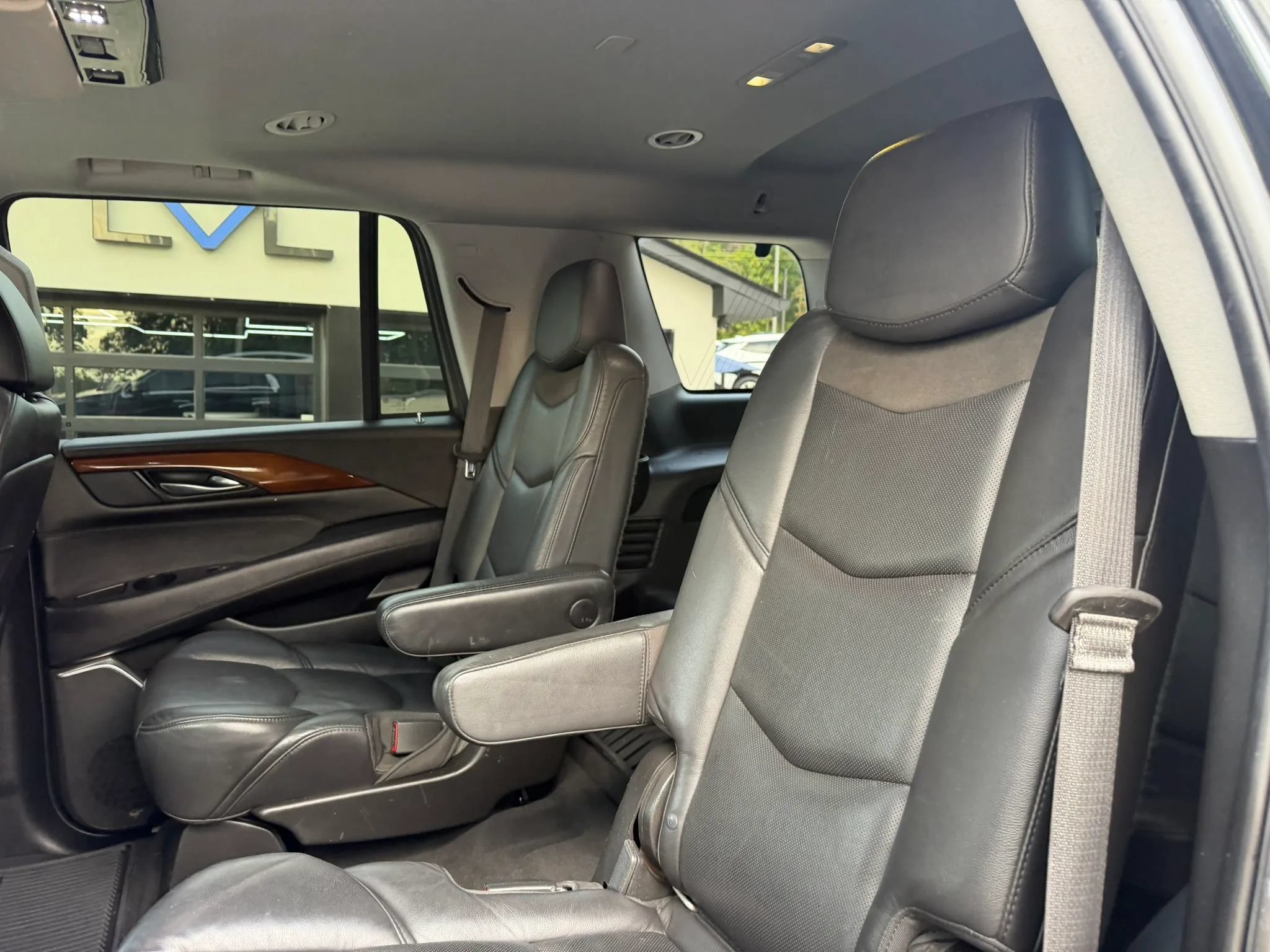 Used 2019 Cadillac Escalade Luxury AWD/4WD image 39