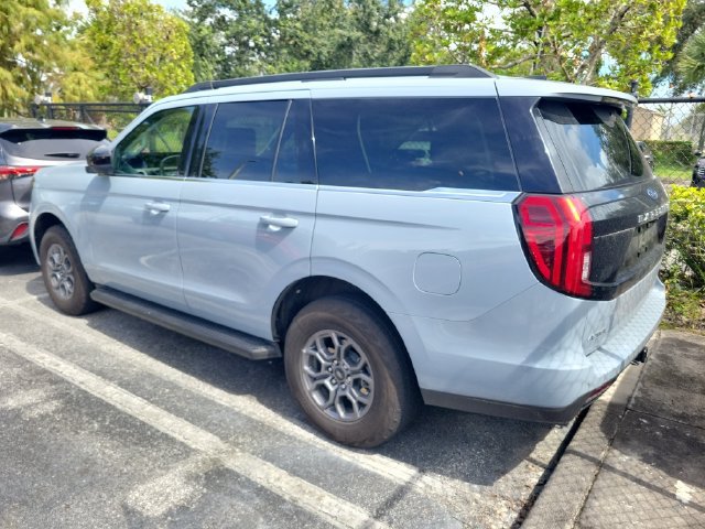 Used 2025 Ford Expedition Active RWD image 3