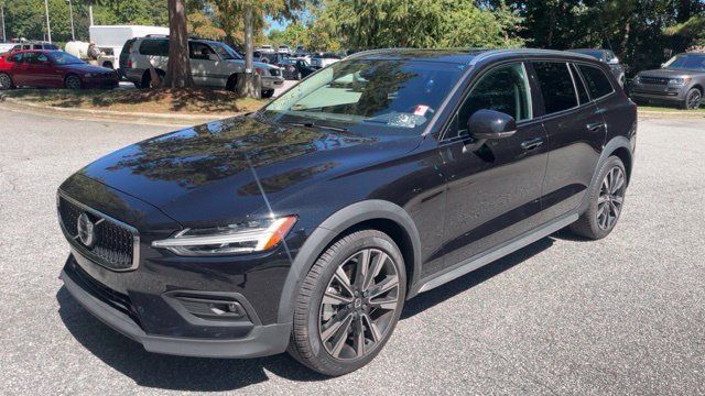 Used 2026 Volvo V60 B5 Cross Country Ultra AWD/4WD image 1