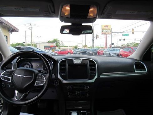 Used 2020 Chrysler 300 Touring w/ Sport Appearance Package image 12