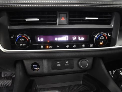 Used 2024 Nissan Rogue SV w/ SV Premium Package FWD image 18