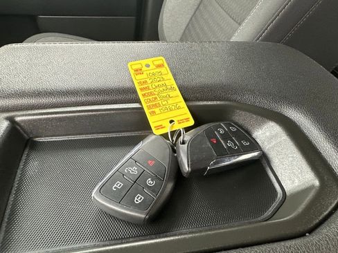 Used 2023 Chevrolet Silverado 1500 LT image 8