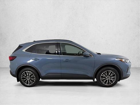 Used 2023 Ford Escape SE w/ PHEV Premium Package FWD image 3