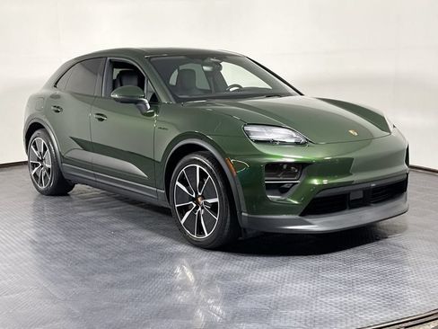 Certified 2025 Porsche Macan 4 Electric AWD/4WD image 9