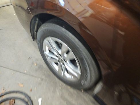 Used 2022 Toyota Sienna Limited image 9