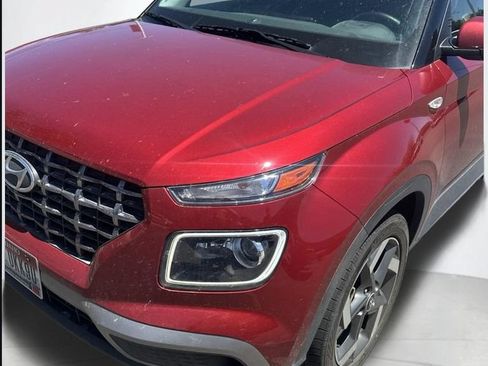 Used 2024 Hyundai Venue Limited FWD image 13