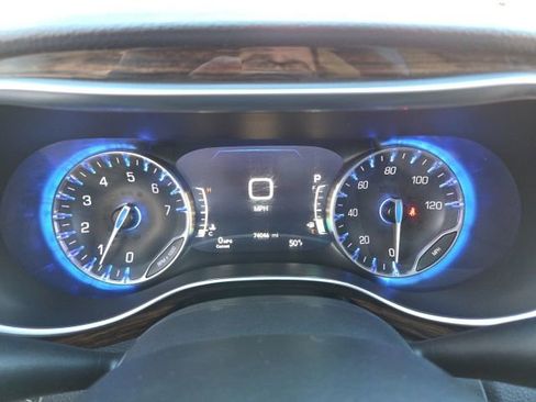 Used 2023 Chrysler Pacifica Limited FWD image 18