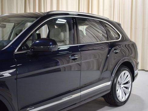 New 2025 Bentley Bentayga AWD/4WD image 8