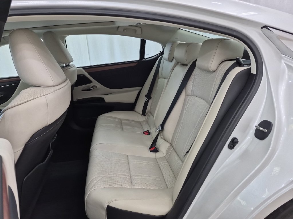 Used 2025 Lexus ES 350 Ultra Luxury w/ Accessory Package (Z1) FWD image 28