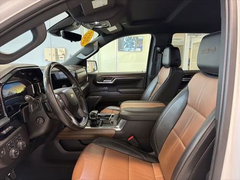 Used 2023 Chevrolet Silverado 1500 High Country w/ Technology Package image 17