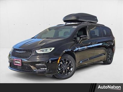 New 2025 Chrysler Pacifica Select w/ Fav Edition Package