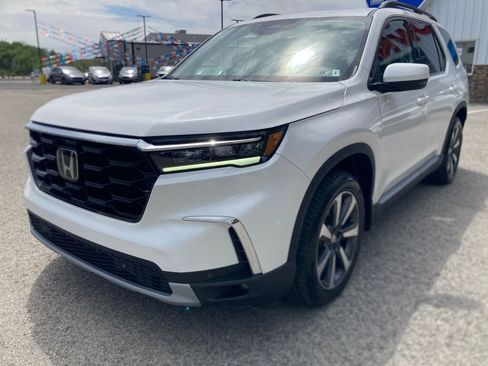 Used 2023 Honda Pilot Touring image 3