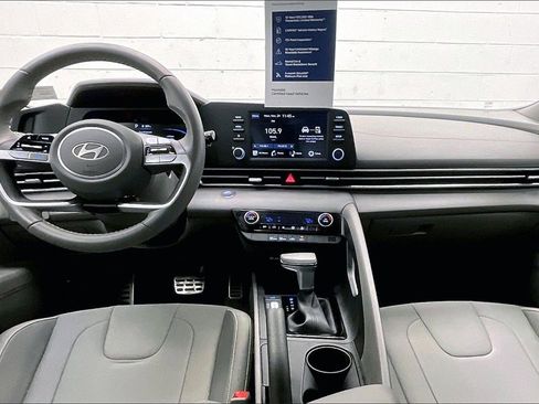 Certified 2025 Hyundai Elantra Sport image 13