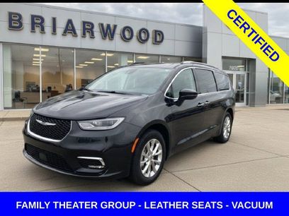 Used 2021 Chrysler Pacifica Touring-L w/ Uconnect Theater Family Group