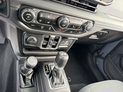 Used 2024 Jeep Wrangler Sahara image 20