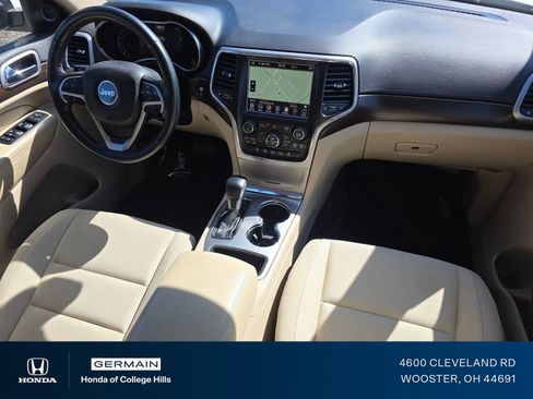 Used 2018 Jeep Grand Cherokee Laredo AWD/4WD image 27