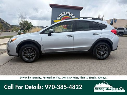 Used 2017 Subaru Crosstrek 2.0i Premium image 3