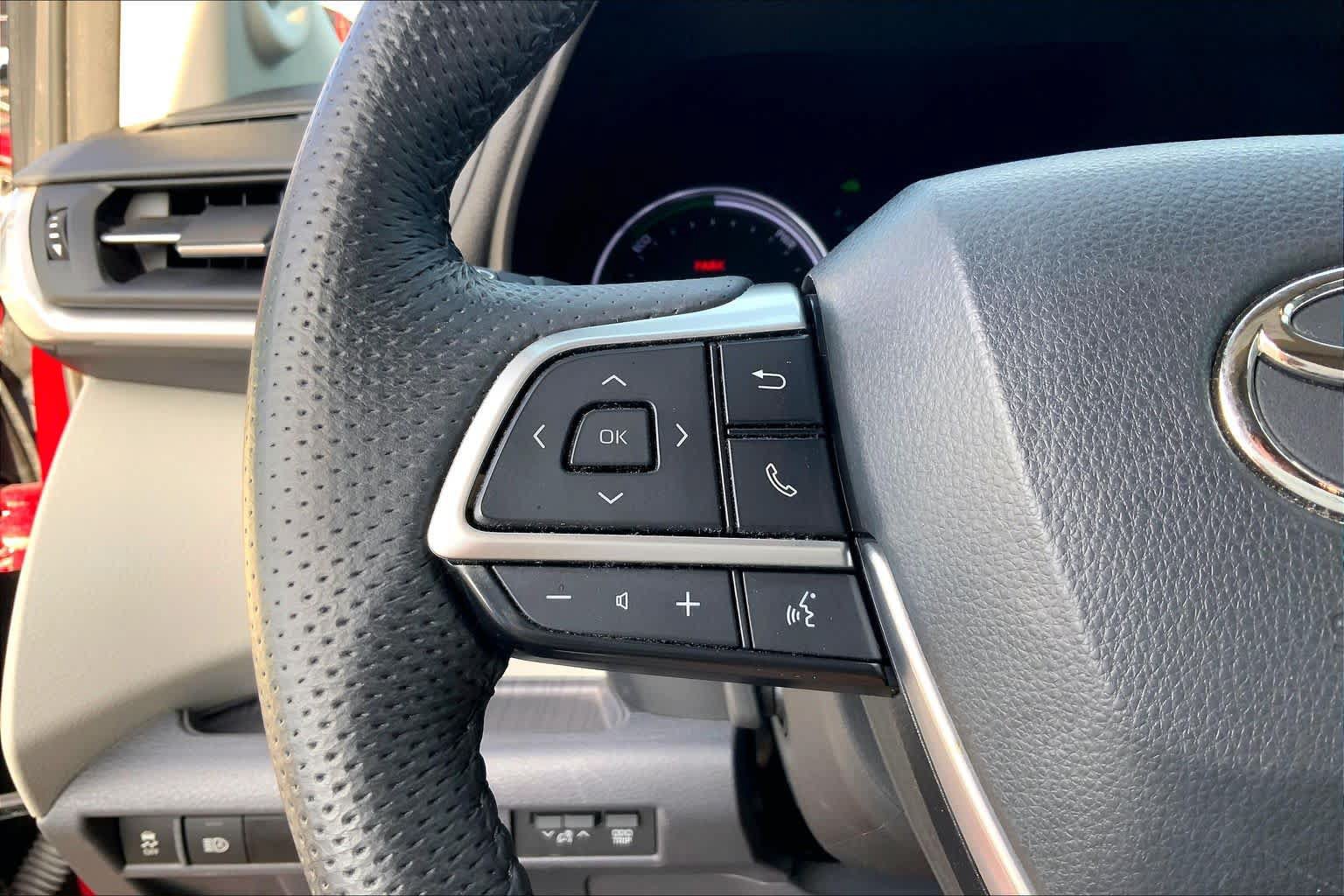 Used 2023 Toyota Sienna Limited FWD image 24