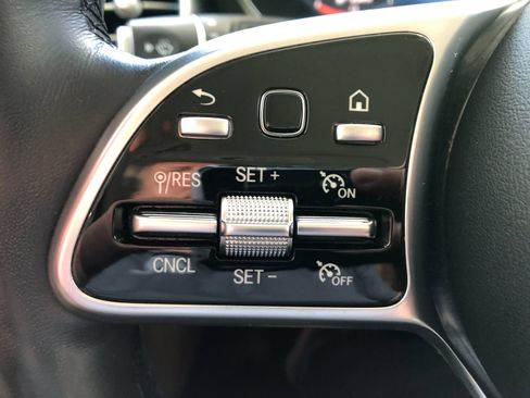 Used 2021 Mercedes-Benz GLC 300 4MATIC image 38