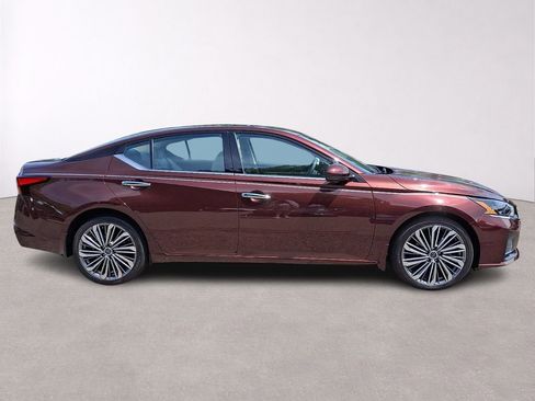 Used 2023 Nissan Altima 2.5 SL FWD image 8