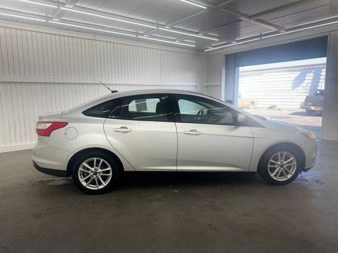 Used 2012 Ford Focus SE image 4
