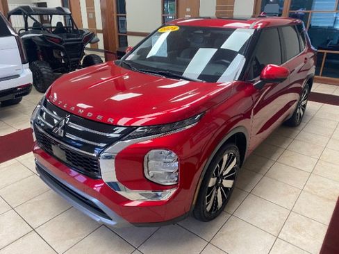 Used 2025 Mitsubishi Outlander SE FWD image 1