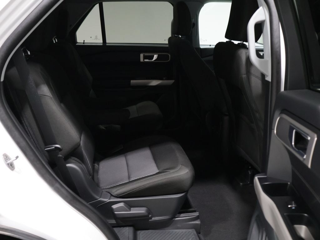 Used 2024 Ford Explorer XLT AWD/4WD image 19