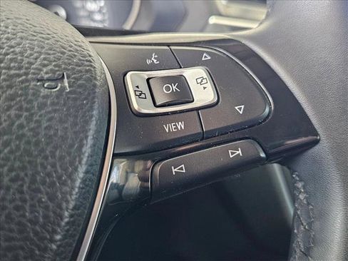 Used 2020 Volkswagen Tiguan SE image 12