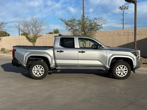 Used 2025 Toyota Tacoma SR image 3