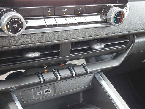 Used 2024 Chevrolet Colorado Trail Boss image 23