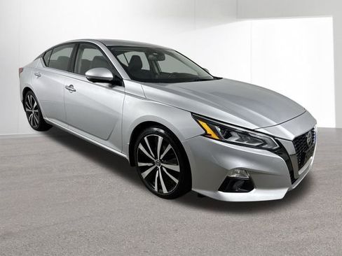 Used 2020 Nissan Altima 2.5 Platinum image 3